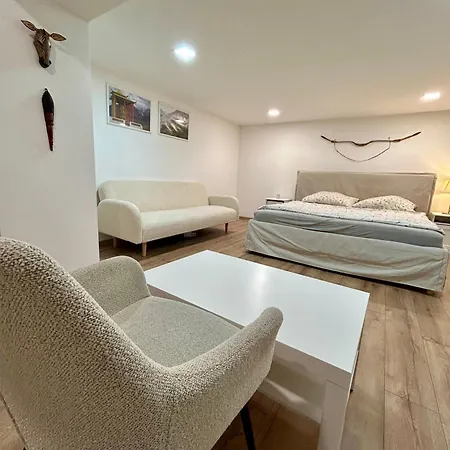 Atlas 2 * Révkomárom